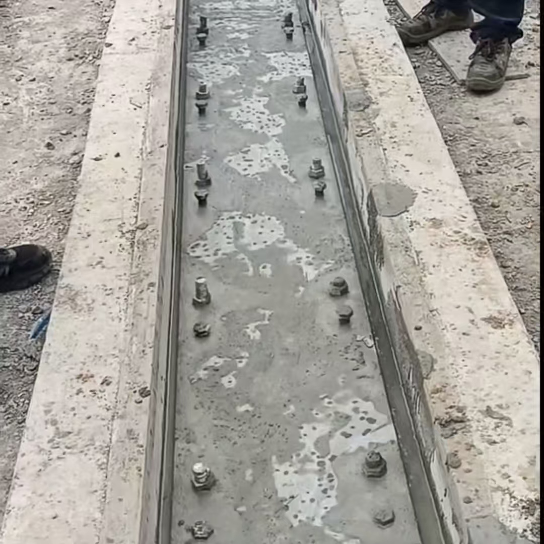 永仁港口码头起重机龙门吊重型机械设备稳固用早强快凝轨道胶泥